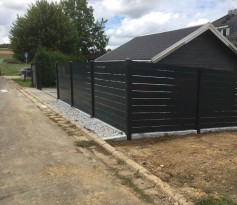 stylischer Zaun für privates Grundstück